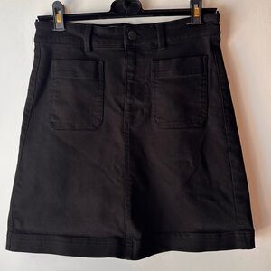 Everlane black front pocket skirt size 4